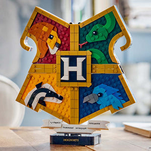 LEGO® Harry Potter™ Hogwarts™ House Crest (76462) image 9