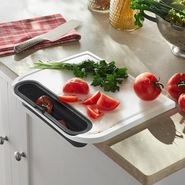 Weber Barbecue Cutting Board with Catch Bin image 4