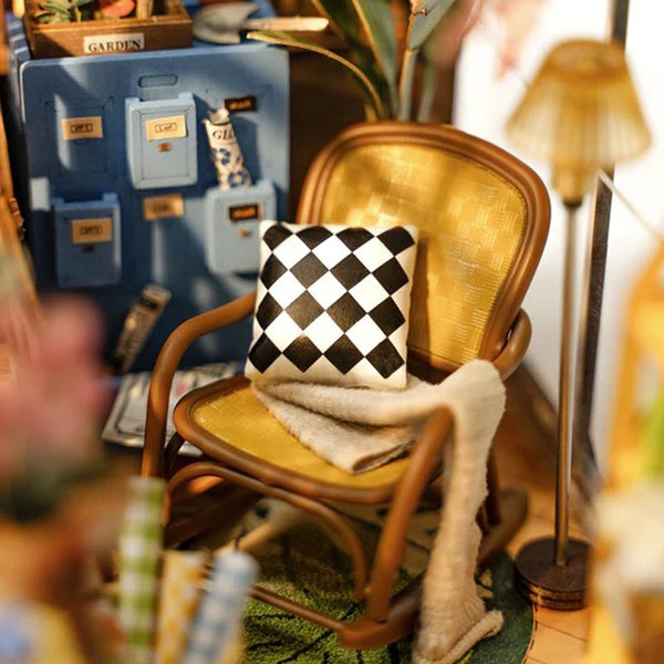 Rolife 'Garden House' DIY Book Nook image 3