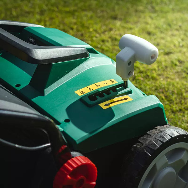 Webb 2 in 1 Electric Scarifier & Lawn Rake image 3