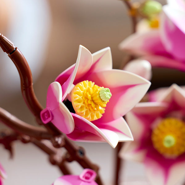 LEGO® Botanicals Magnolia Branches (11510) image 11
