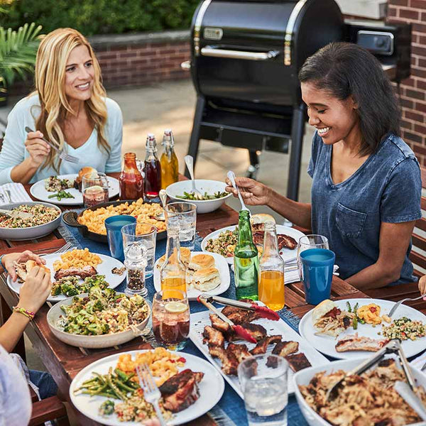 Weber SmokeFire EX4 GBS Wood Fired Pellet Grill Black image 2