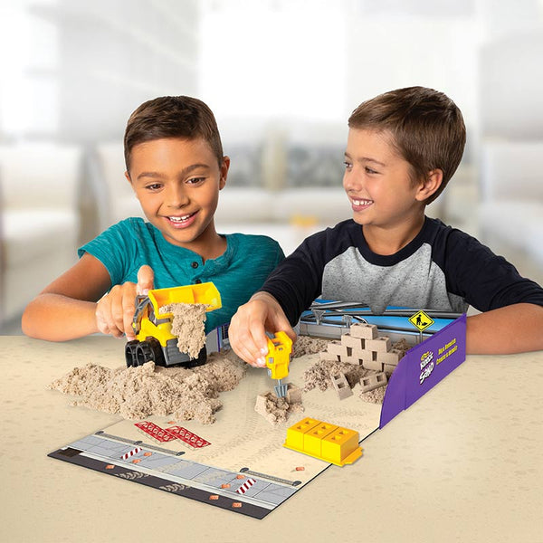Kinetic Sand, Dig & Demolish Truck Playset with 453g of Kinetic Sand, Ages 3+ image 4