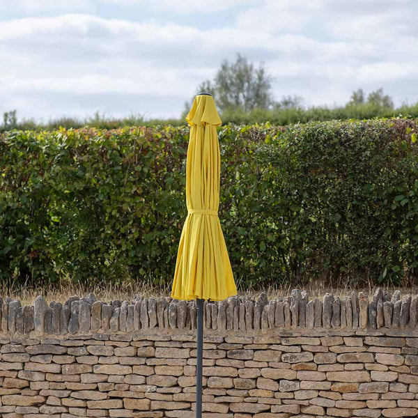 Bramblecrest Shanghai 2.7m Crank & Tilt Parasol – Lemon image 2