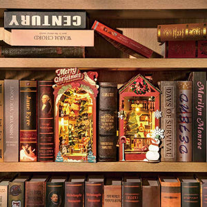 Rolife 'Christmas Indoor Scene' DIY Book Nook image 6