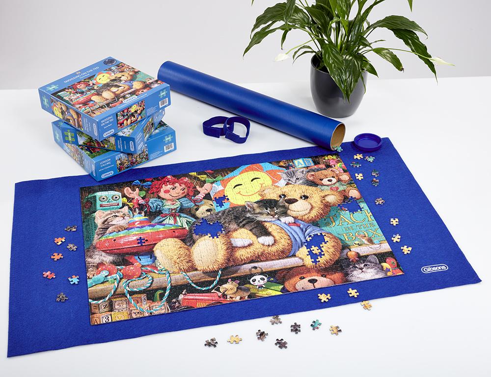 Gibsons Snoozing on the Ted 1000 Piece Jigsaw image 0