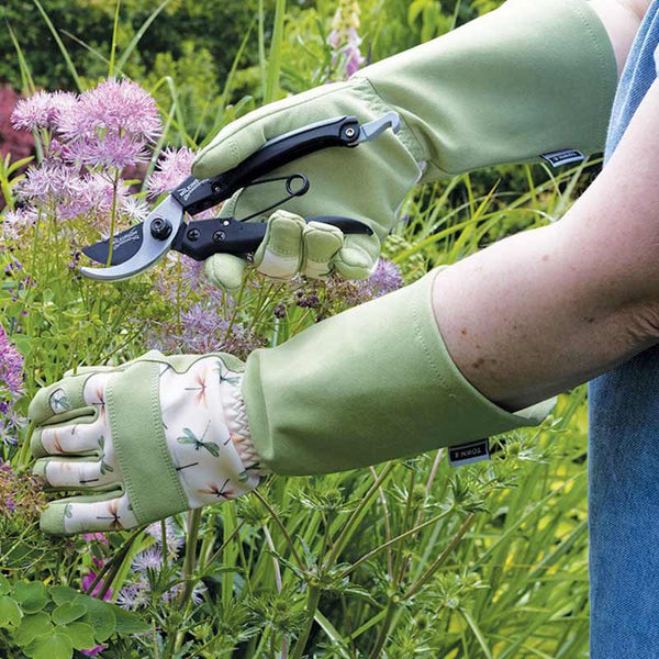 Wilkinson Sword Ultralight Bypass Pruner (15mm Cutting Diameter) image 1