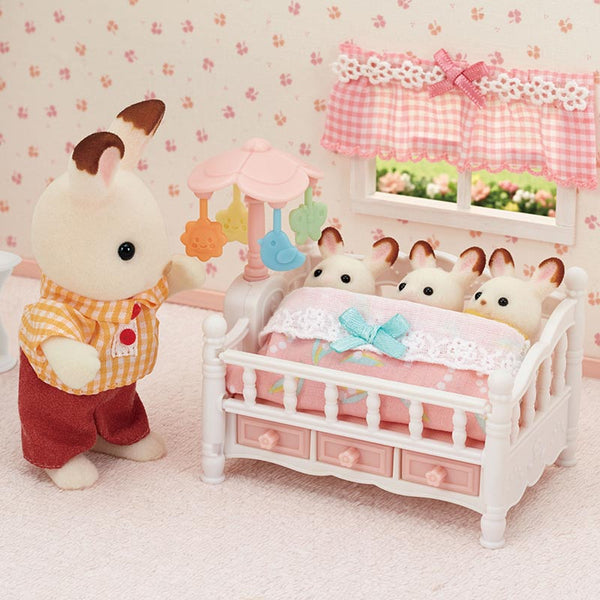 Sylvanian Families 'Crib with Mobile' image 2