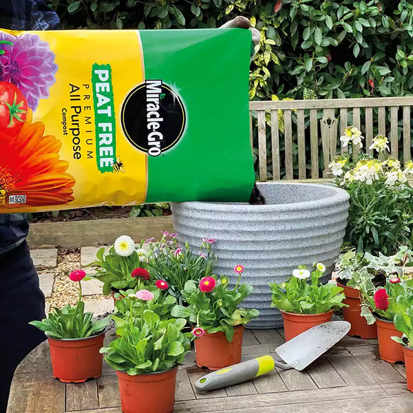 Miracle-Gro Peat Free Premium All Purpose Compost (40 litres) image 1