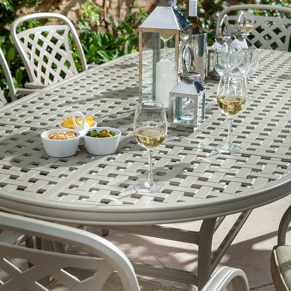 Hartman Berkeley 8 Seat Garden Dining Set in Maize with Oval Table, Parasol & Base image 2