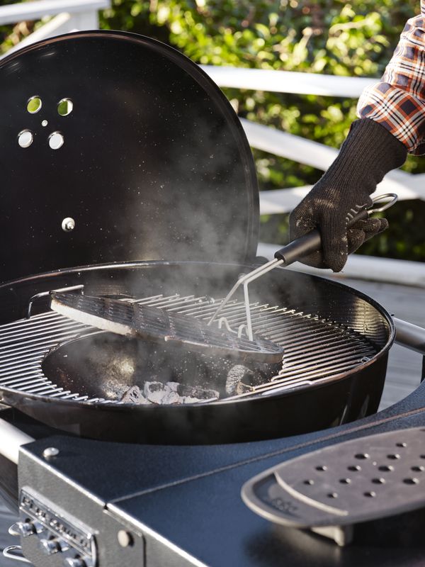 Weber Performer Deluxe Charcoal Barbecue Black, 57cm image 3