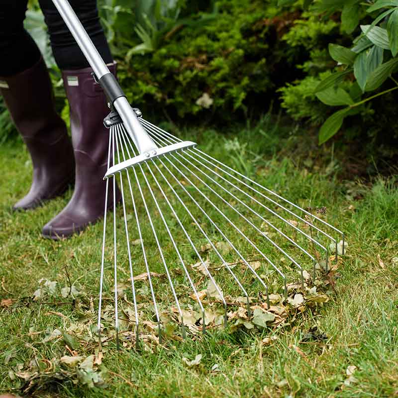 Kent & Stowe Expanding Lawn & Leaf Rake image 0