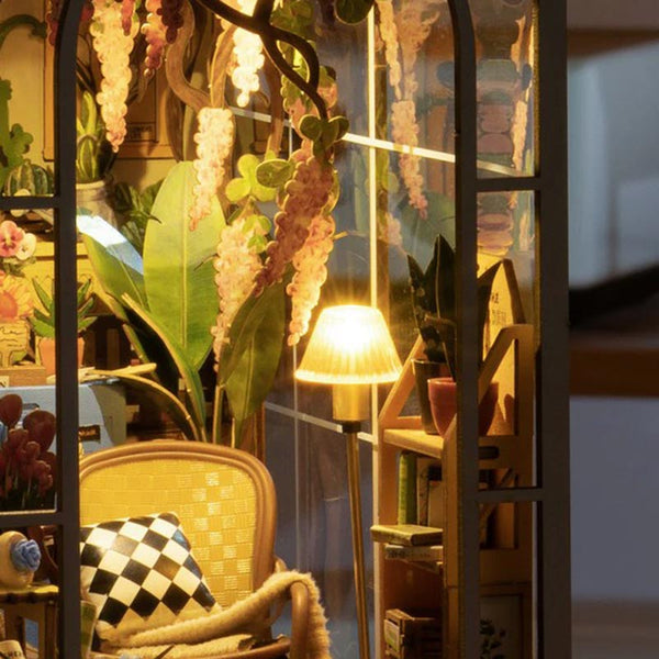 Rolife 'Garden House' DIY Book Nook image 4