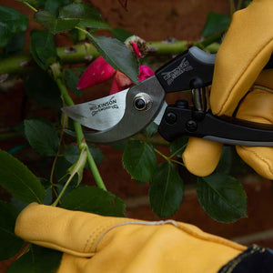 Wilkinson Sword Aluminium Bypass Pruner image 1