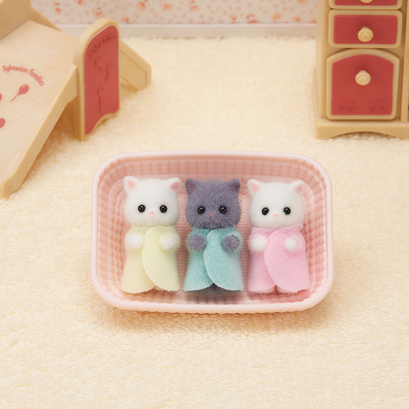 Sylvanian Families 'Persian Cat Triplets' image 0