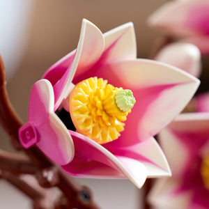 LEGO® Botanicals Magnolia Branches (11510) image 8