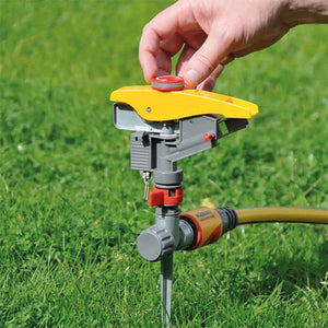 Hozelock Plus Pulsating Round Area Garden Sprinkler 450m² with 2 settings image 2