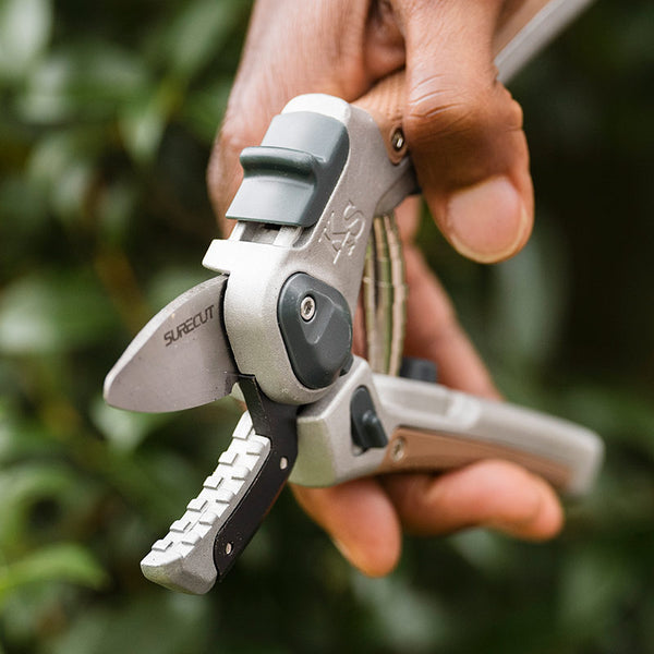 Kent & Stowe SureCut Hardwood Lite Anvil Secateurs (Cutting dia. 27mm) image 2