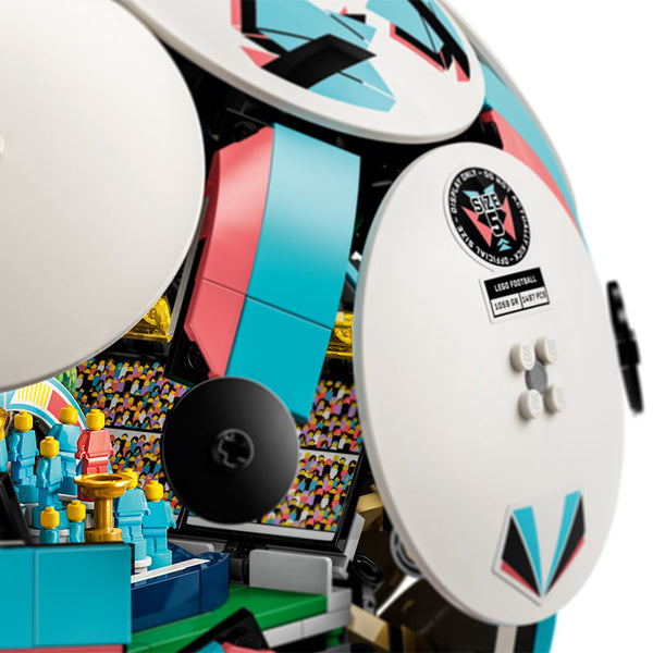 LEGO® Editions Football - 3D Display Model Building Set (43019) image 3