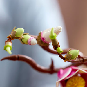 LEGO® Botanicals Magnolia Branches (11510) image 12