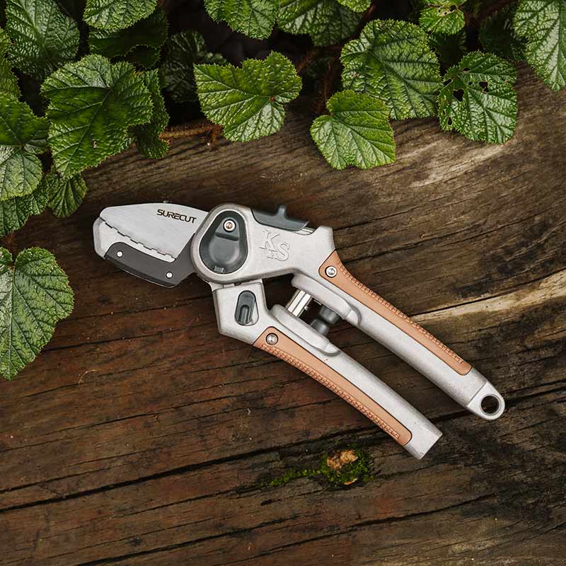 Kent & Stowe SureCut Hardwood Lite Anvil Secateurs (Cutting dia. 27mm) image 0