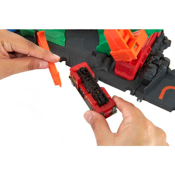 Hot Wheels Dragon Drive Firefight Playset and Car image 4