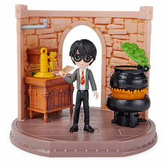 Wizarding World, Magical Minis Potions Classroom with Exclusive Harry Potter Figure and Accessories, Ages 5+ image 0