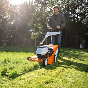 STIHL RMA 448 VC Cordless Self Propelled Lawn Mower image 2