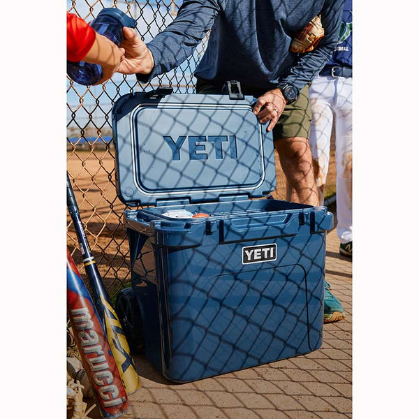 YETI Roadie 32 Wheeled Cool Box Navy image 3