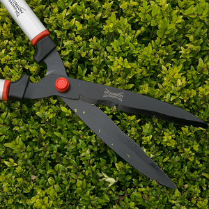 Wilkinson Sword Wavy Blade Hedge Shears image 1