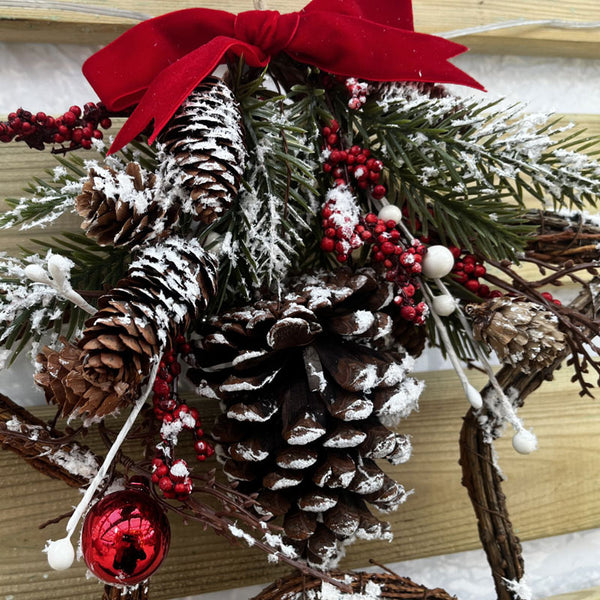 Beautiful Christmas Frosted Berry Rattan Star