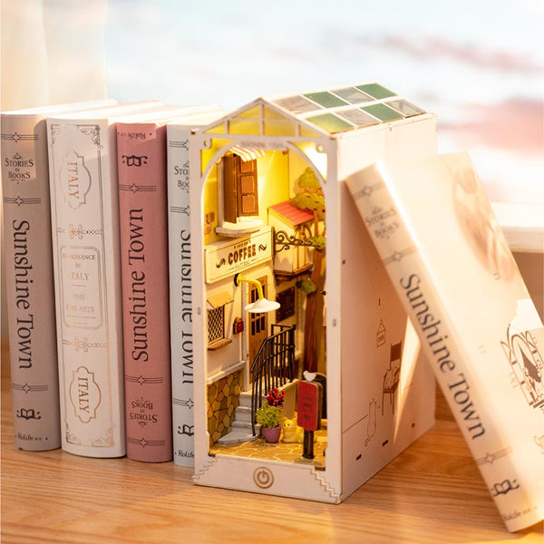 Rolife 'Sunshine Town' DIY Book Nook image 3