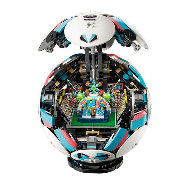 LEGO® Editions Football - 3D Display Model Building Set (43019) image 4