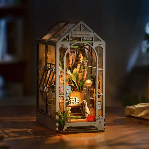 Rolife 'Garden House' DIY Book Nook image 5