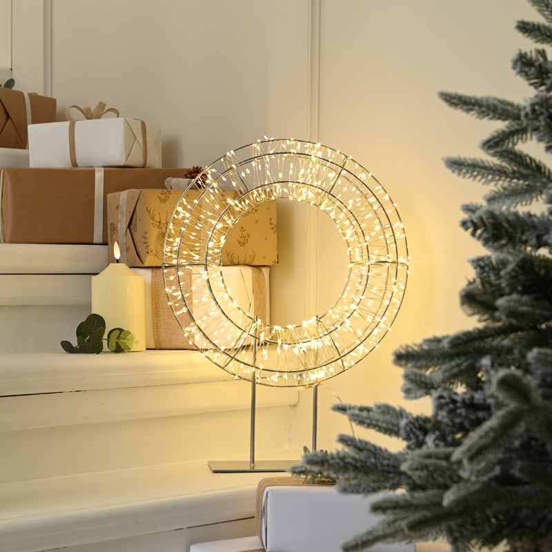 Festive Dewdrop Wreath on Stand image 0