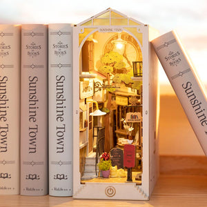 Rolife 'Sakura Densya' DIY Book Nook image 6