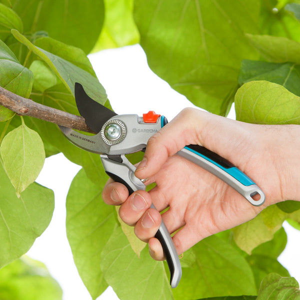 GARDENA Aluminium Garden Bypass Secateurs (Cutting dia. 25mm) image 1