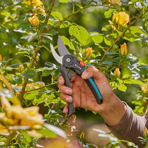GARDENA Premium Cut Flex Garden Bypass Secateurs (Cutting dia. 24mm) image 1