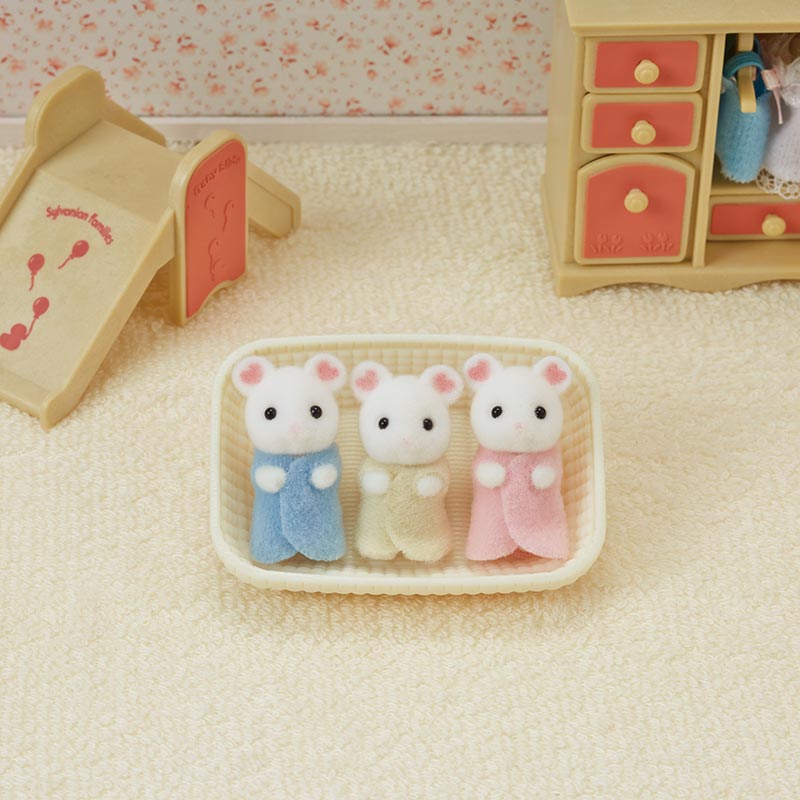 Sylvanian Families 'Marshmallow Mouse Triplets' image 0