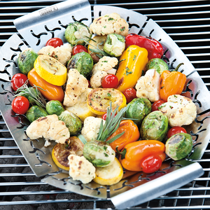 Weber Premium Grilling Basket - Large (for most BBQs) image 2