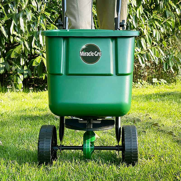 Miracle-Gro® Rotary Lawn Spreader image 3