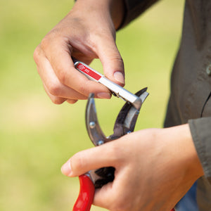 FELCO 905 Carbide Stone Blade Sharpener Lifestyle Image