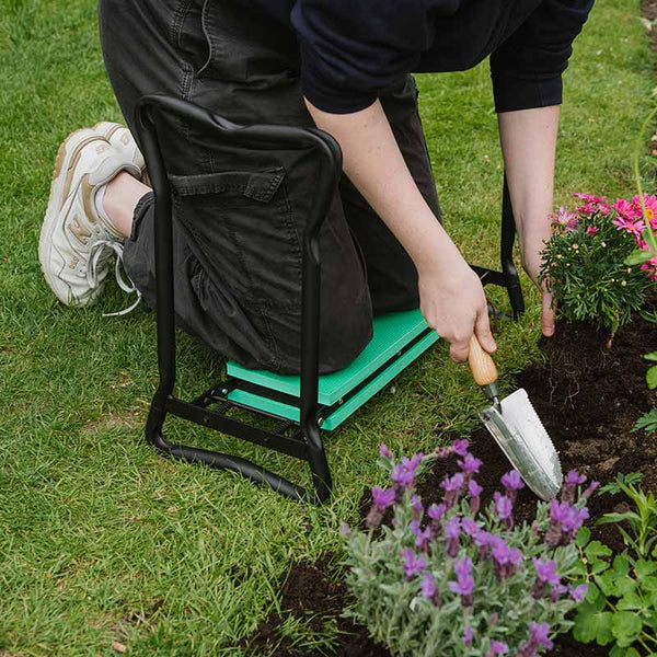 Gardman Foldaway Garden Kneeler in use