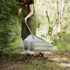 Kent & Stowe Ultimate Leaf Rake Lifestyle Image