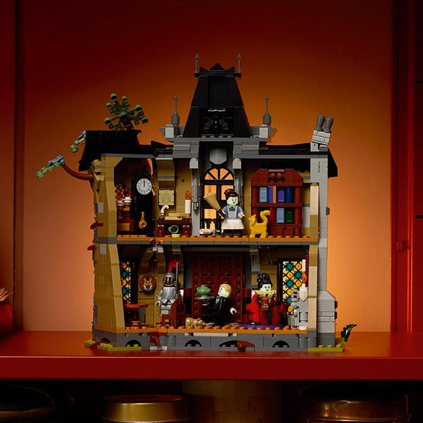 Lego Icons Mayor Manor 11383 Product Rear View