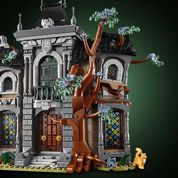 Lego Icons Mayor Manor 11383 Product Close Up