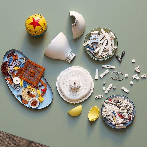 Lego Ideas Disney Pixar Luxo Jr. 21357 lifestyle of Build
