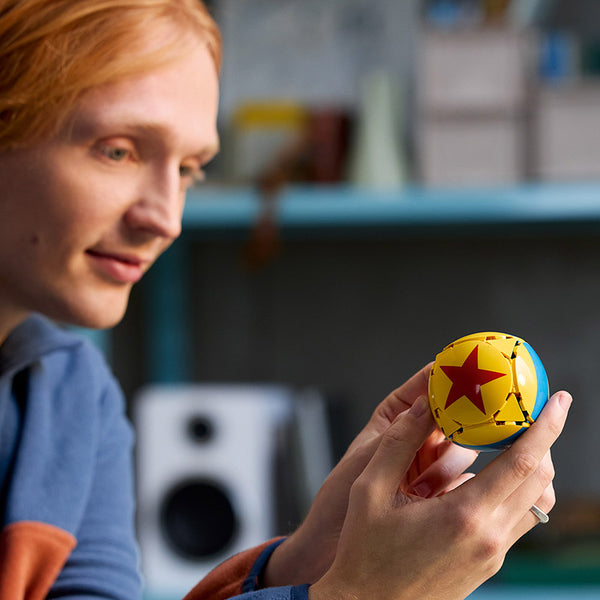 Lego Ideas Disney Pixar Luxo Jr. 21357 Lifestyle of Pixar Ball