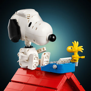 Lego Ideas Peanuts Snoopy's Doghouse 21368 Feature Product Snoopy and Woodstock