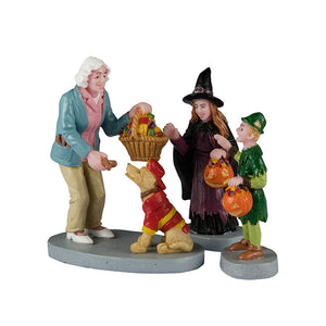 Lemax Everyone Gets A Treat (Set of 3)
